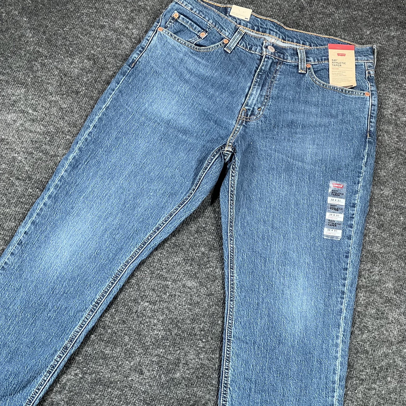 NEW Levi\'s Men\'s 541 Athletic Taper Stretch Denim Jeans Size 32x30 Medium Wash