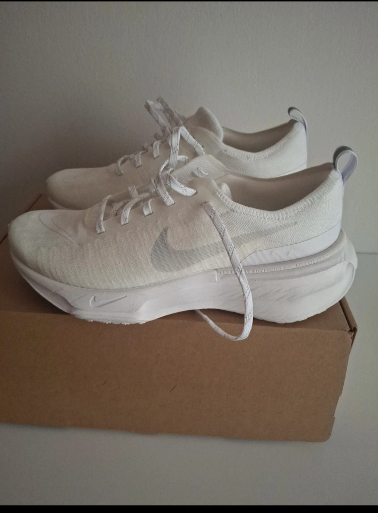 Size 44 - Nike ZoomX Invincible 3 White Photon Dust