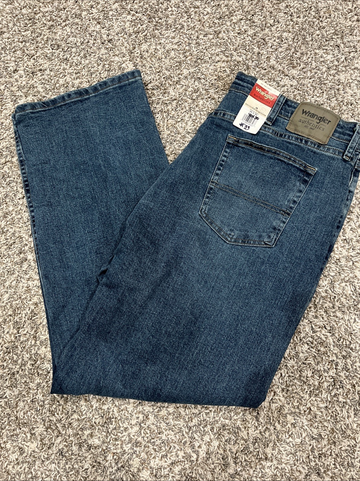 Men’s wrangler authentic jeans NWT  (1761)