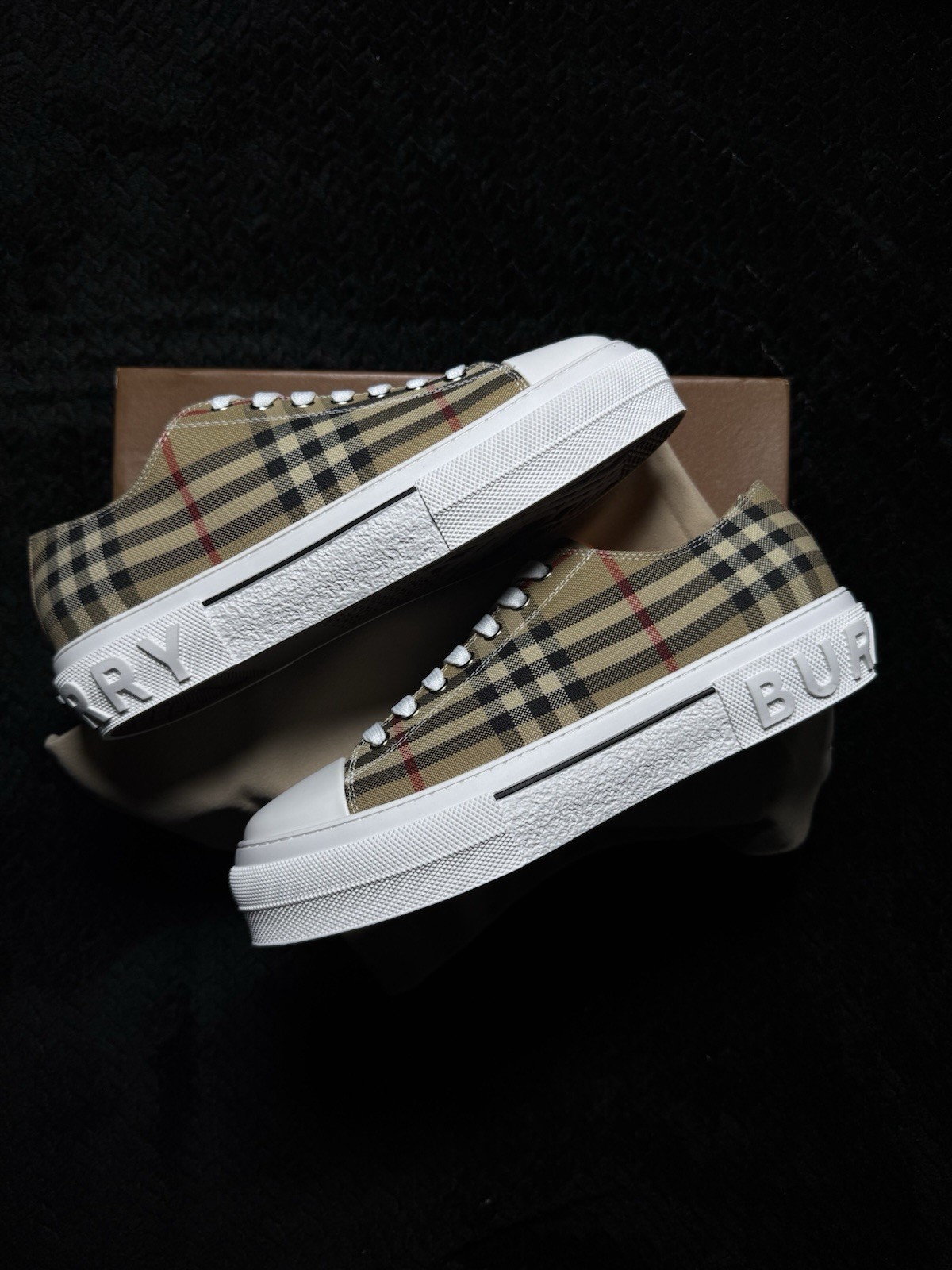 Burberry Men\'s House Check Lace-Up Sneakers Round Toe Rubber Outsole Beige