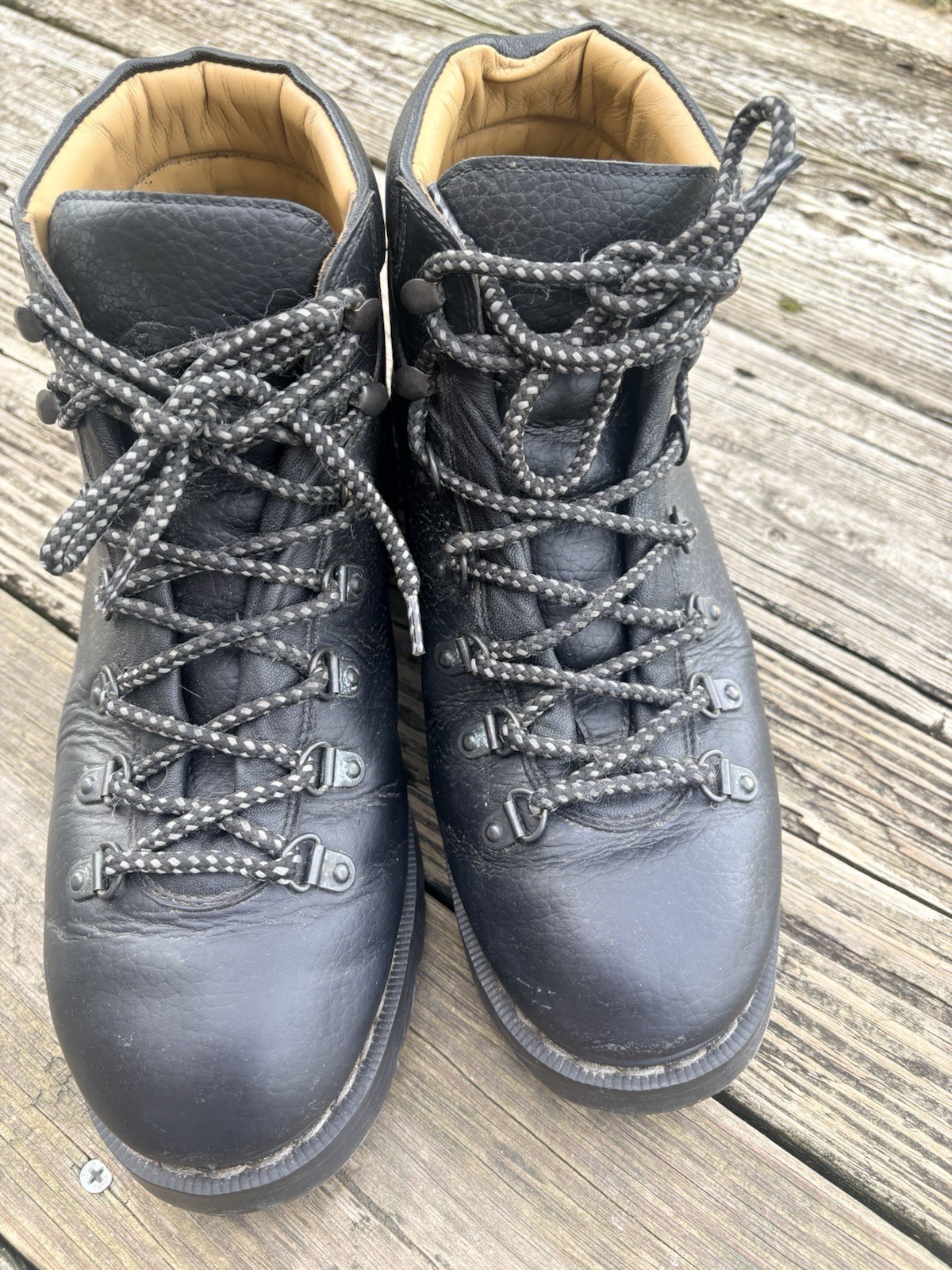 Solovair Black Leather Hiking Boots Made in England Men\'s Size US 9, UK 8.