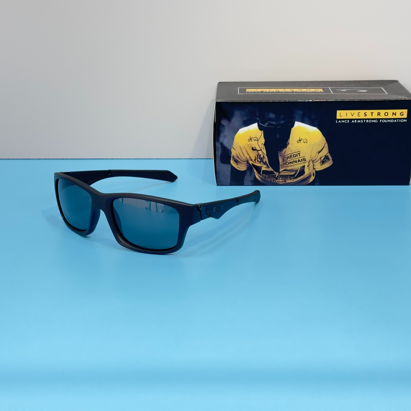 Oakley Jupiter Squared Polarized Sunglasses OO9135 Matte Black/Black Iridium