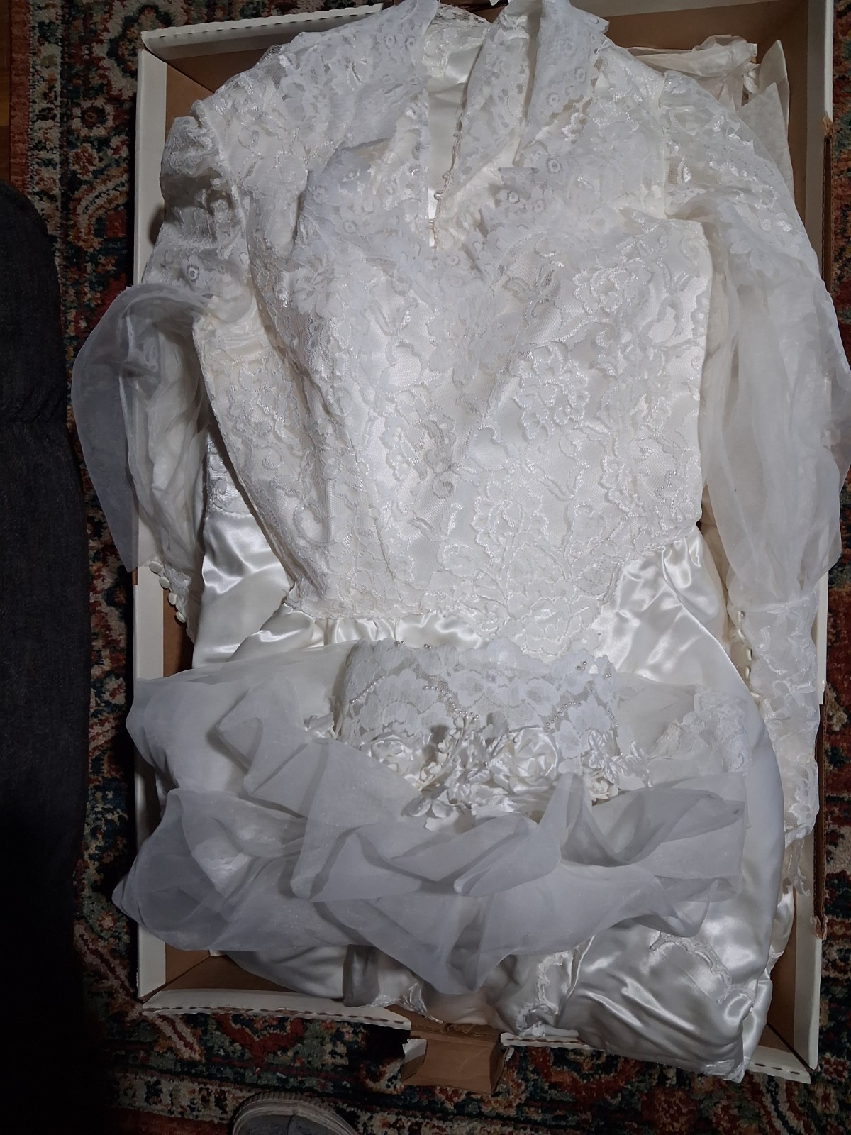 Vintage Bridal Gown White Satin V-Neck Long Sleeve  Gown Train Veil