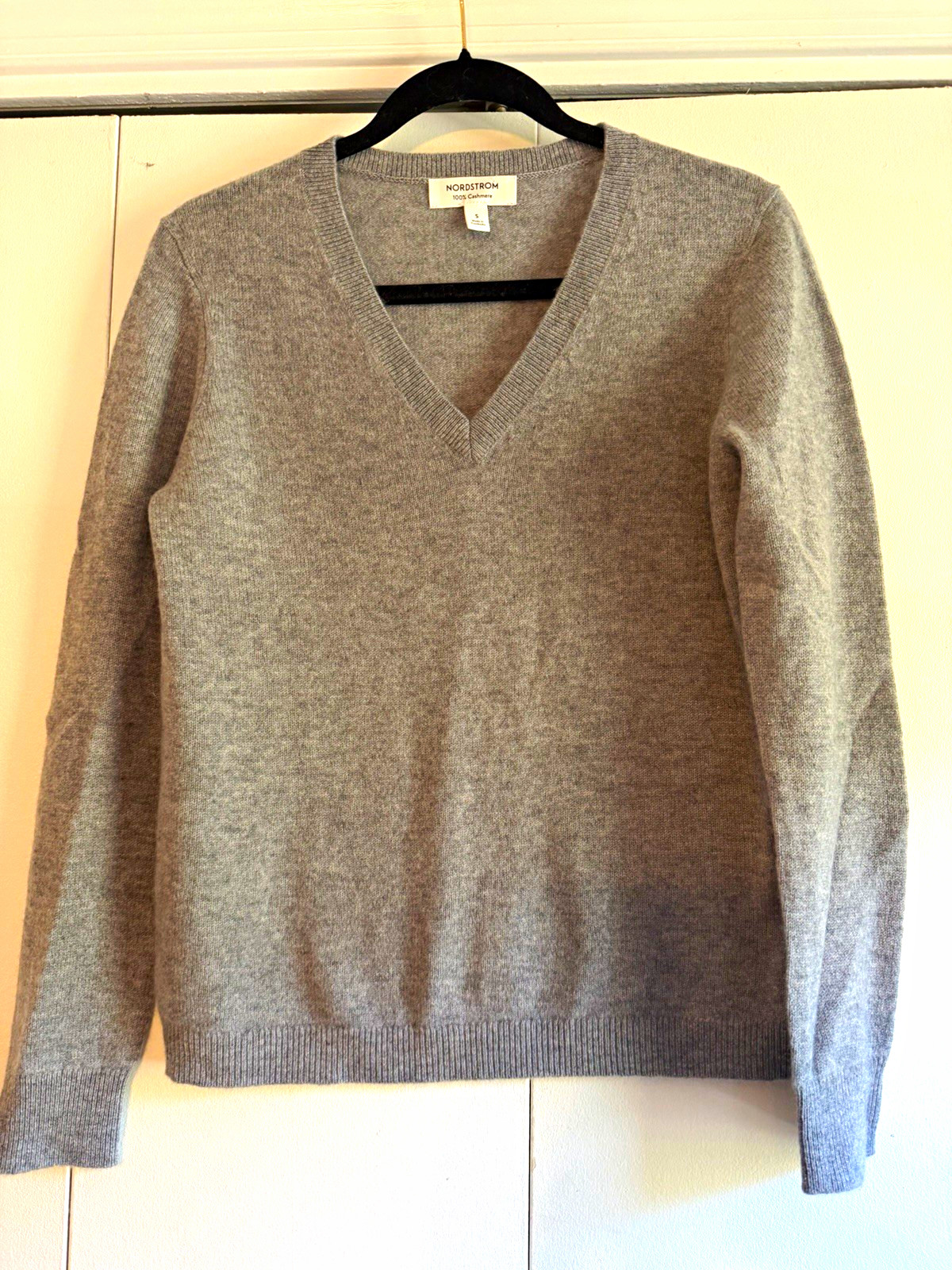Nordstrom Gray Solid 100% Cashmere Knit V-Neck Pullover Sweater Long Sleeve S