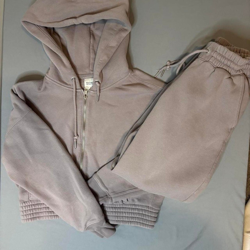 Abercrombie and fitch soft af max essentials jogger set