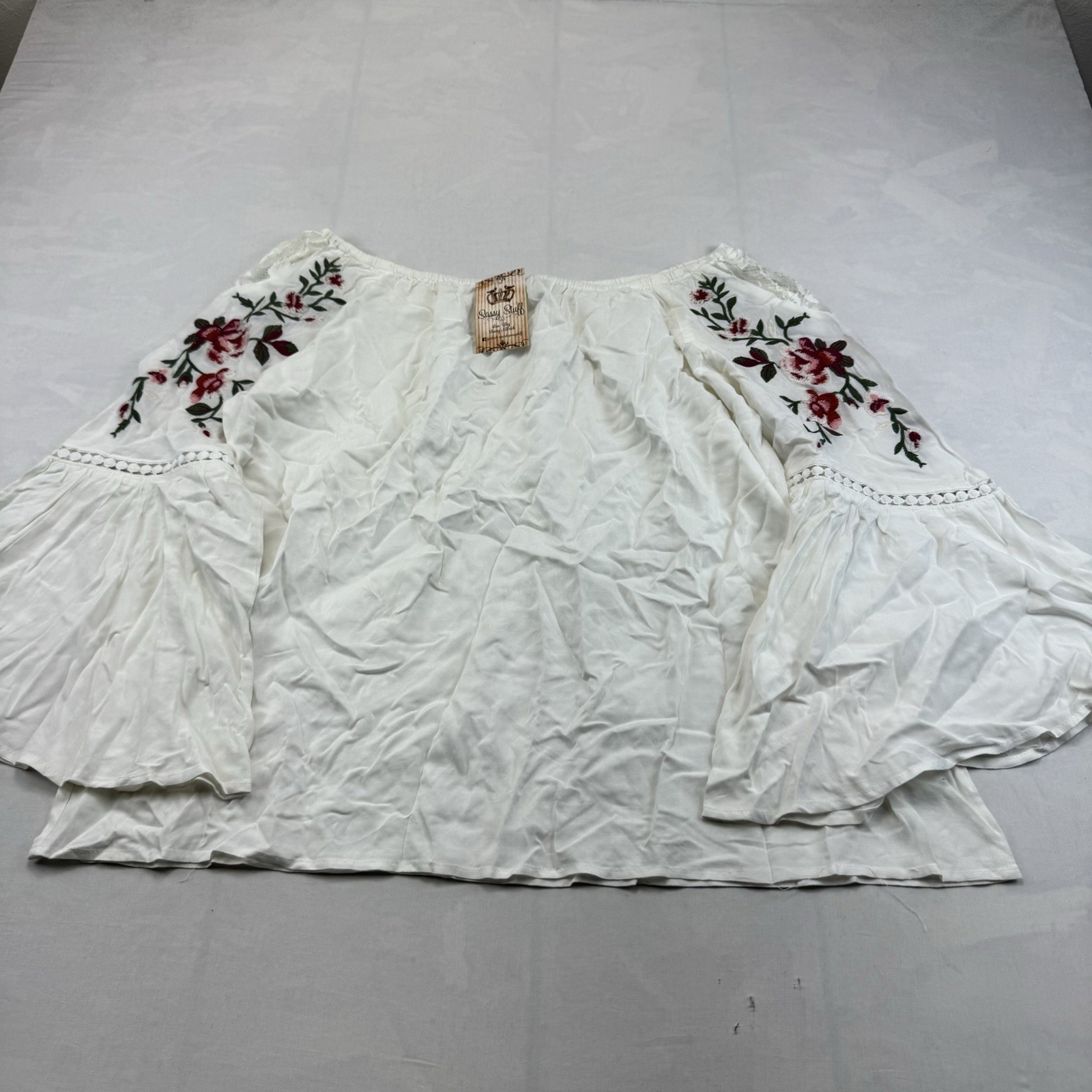 Umgee Women’s XL NWT White Floral Embroidered Bell Sleeve Boho Blouse