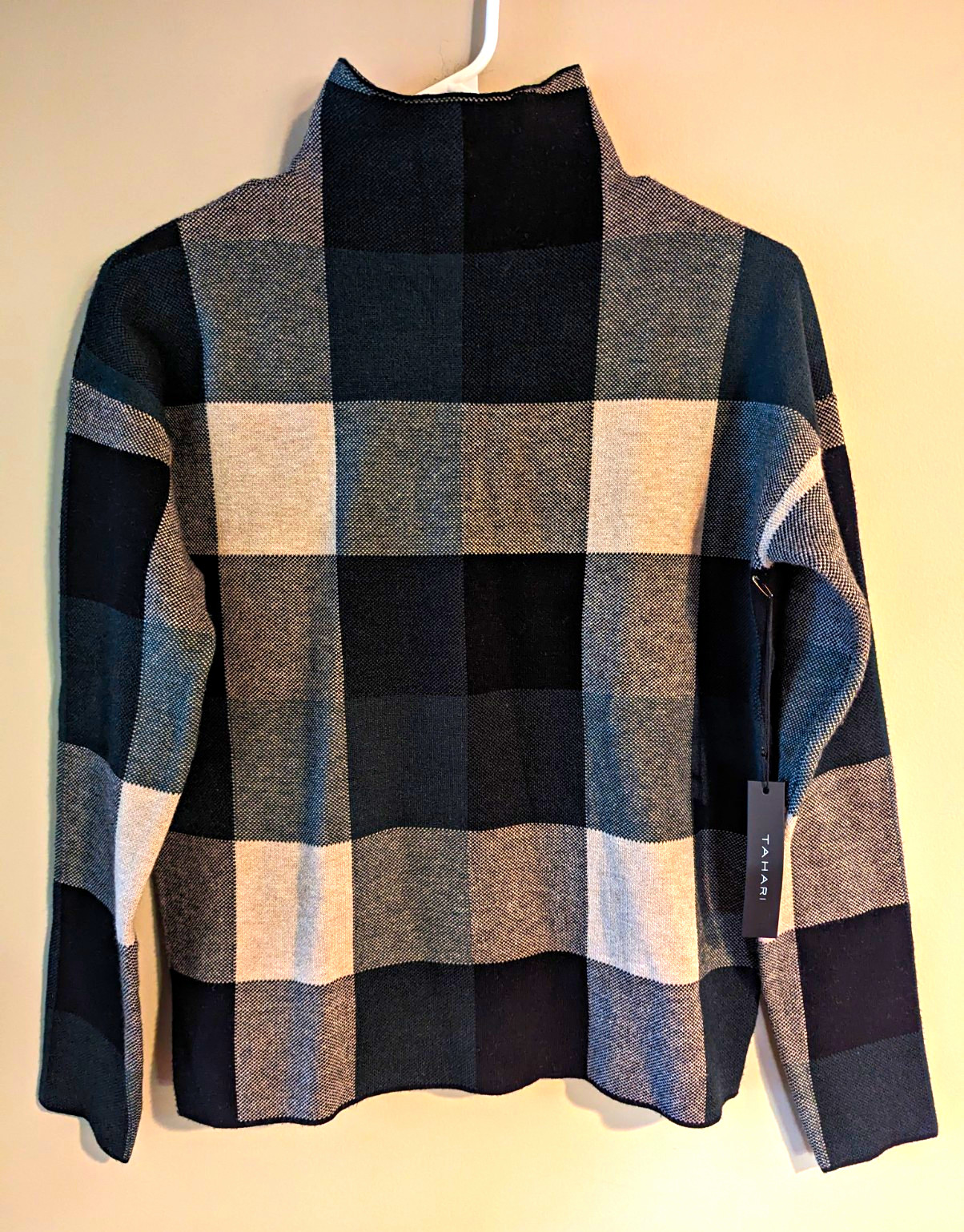 NWT-Tahari Womens XS Green And White Plaid Mock Neck Pullover Sweater