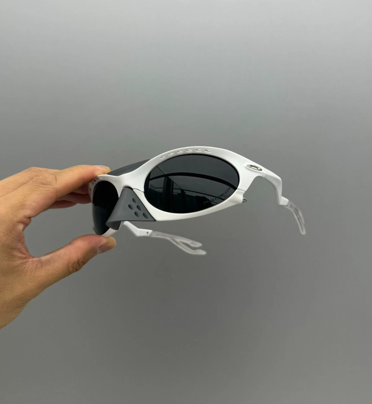 Vintage Oakley Plantaris OO9437 Polarized Sunglasses Y2K White Frame Black Lens