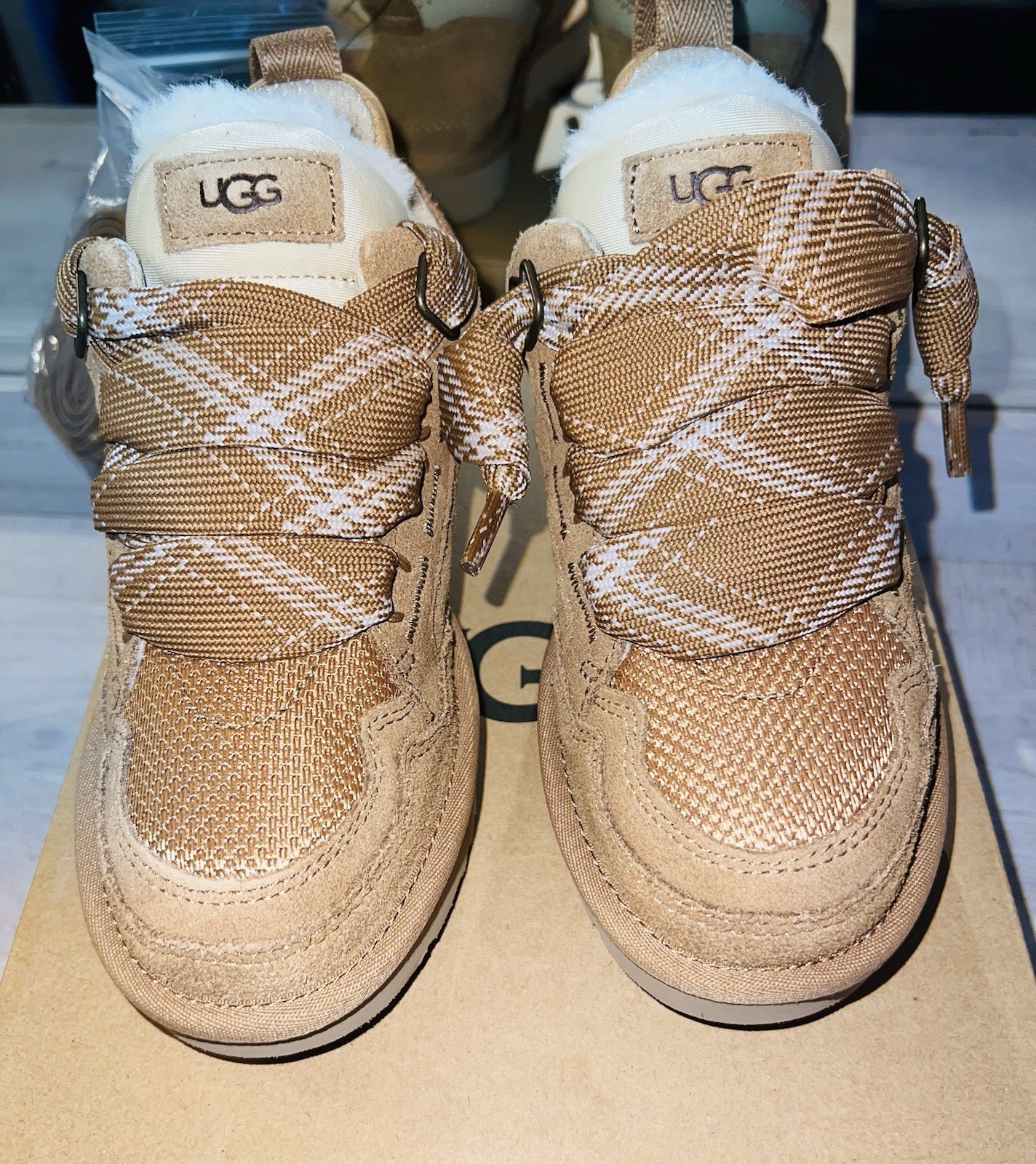 UGG Lowmel Sand Plaid Low Top Lace-Up Athletic Sneakers/Women’s Size 5
