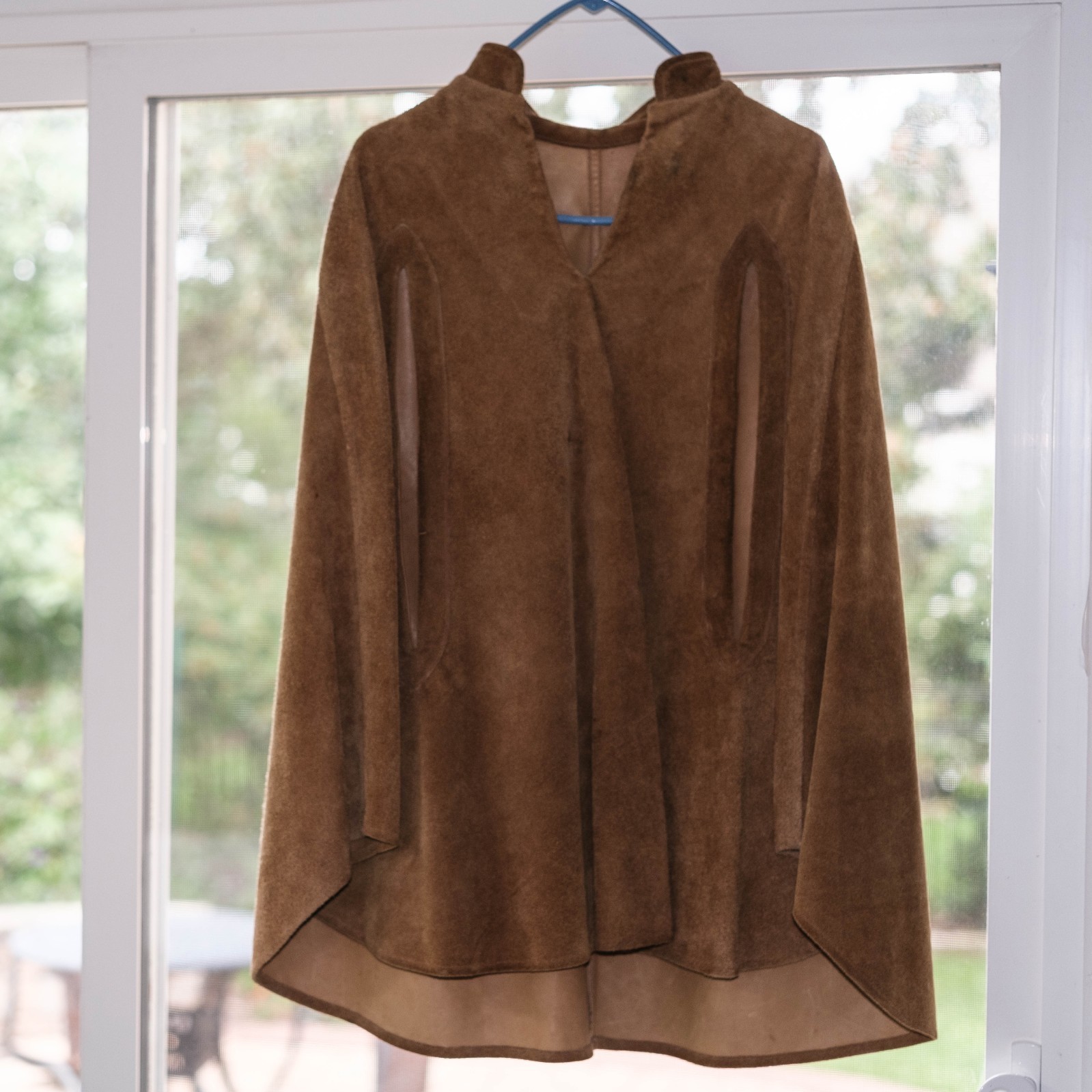 Vintage 1970s women\'s suede cape poncho