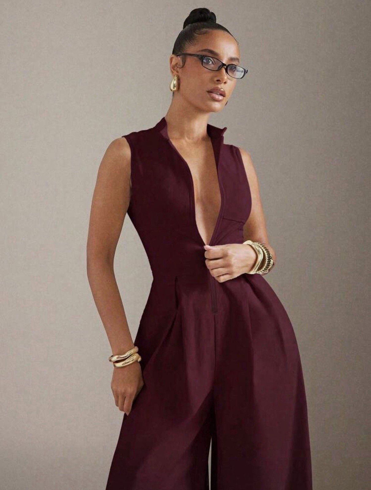 Women\'s Burgundy Sleeveless V-Neck Solid Wide-Leg Jumpsuit Regular Size M