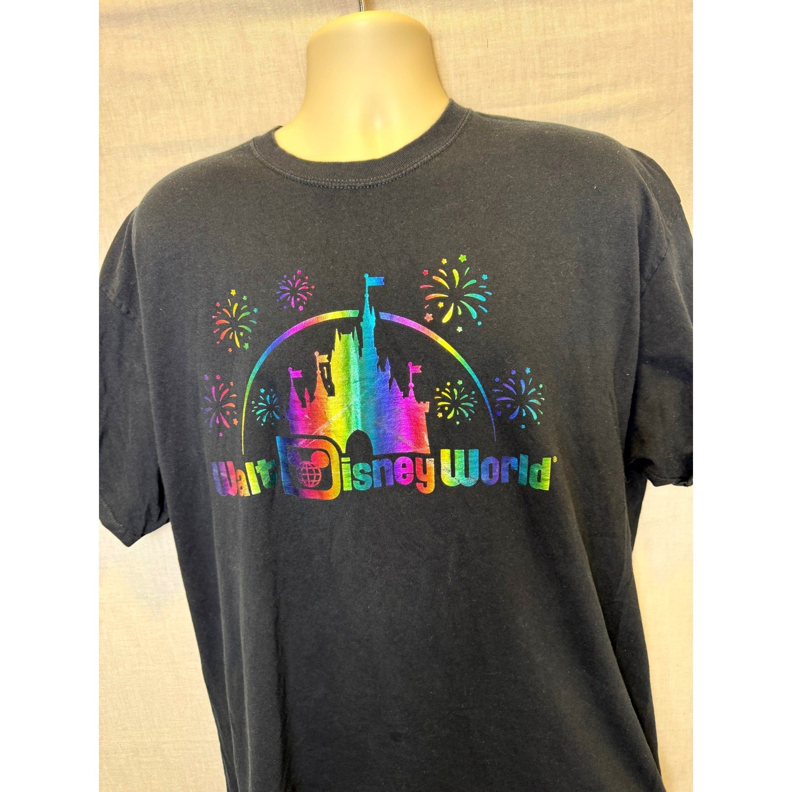 Disney Walt Disney World Castle Rainbow Foil Graphic T-Shirt Women\'s XXL Black