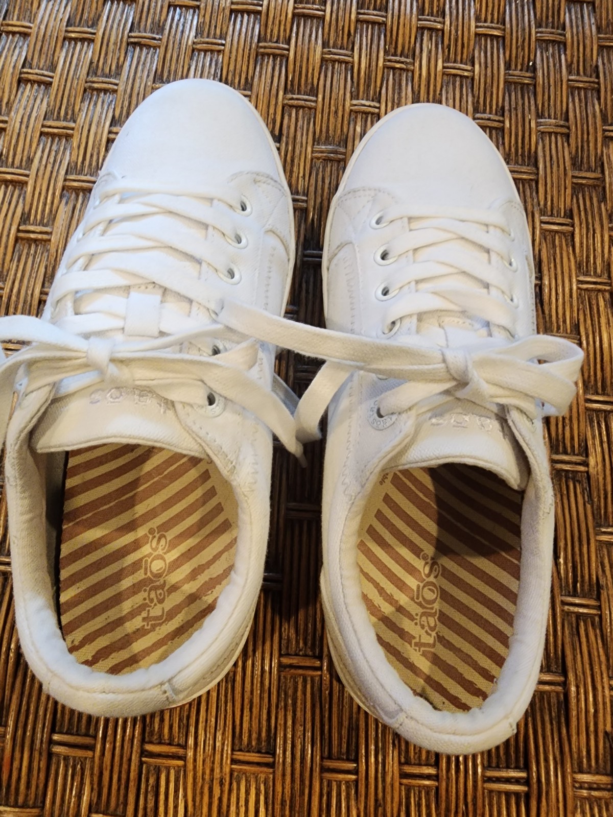 Taos White Canvas Sneaker Casual Shoe Womens Size 8 Lace Up