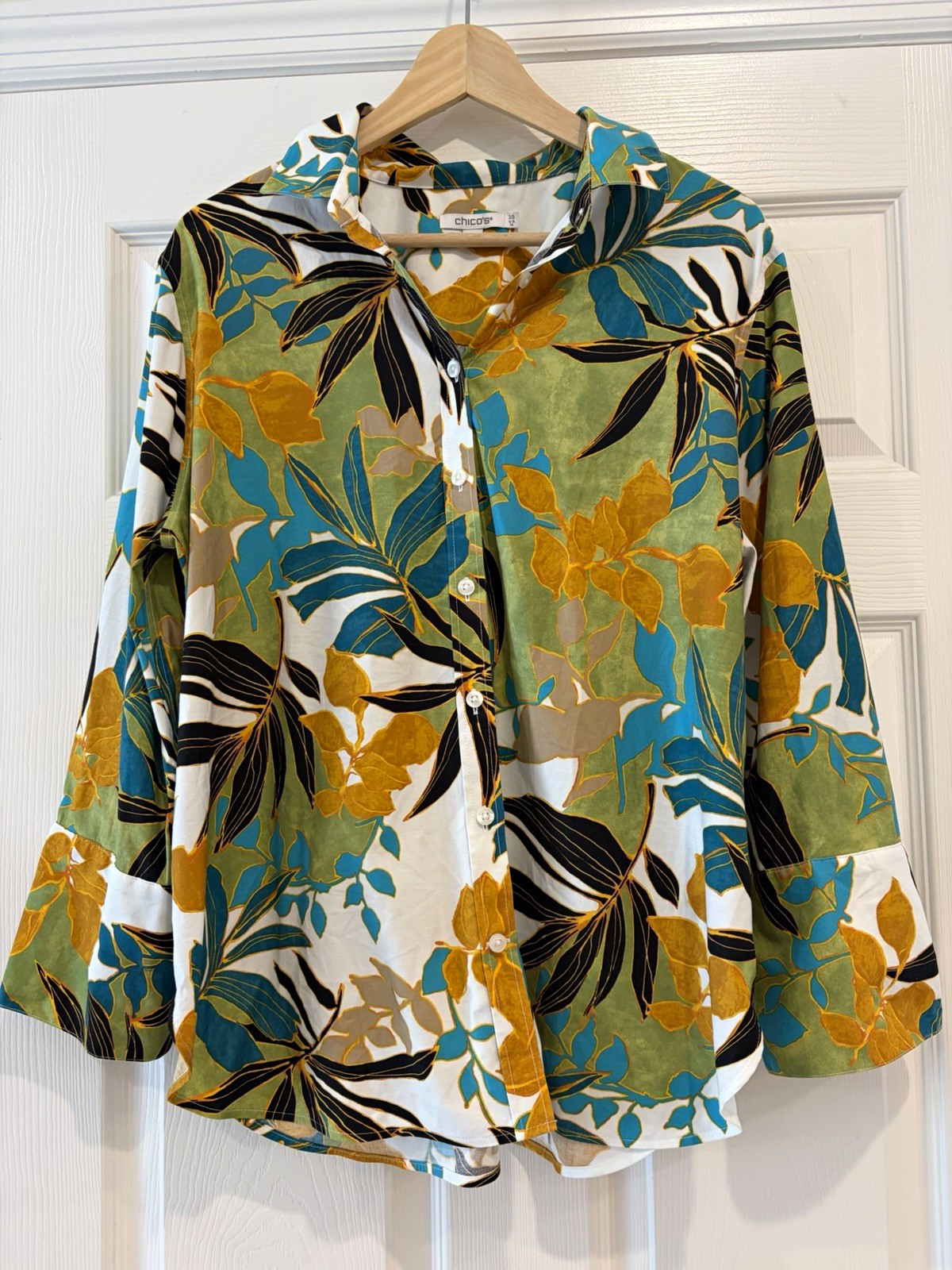 Chico’s Women’s 2.5 Green/Blue/White Floral Collared Button-Front blouse(12/14) 
