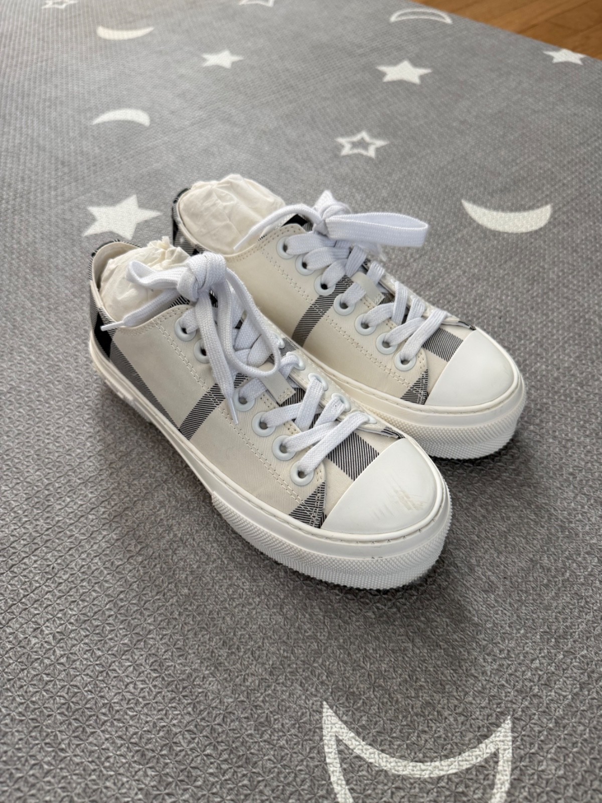 Burberry Gray/White Plaid Canvas Low-Top Lace-Up Sneakers Size 36 1/2