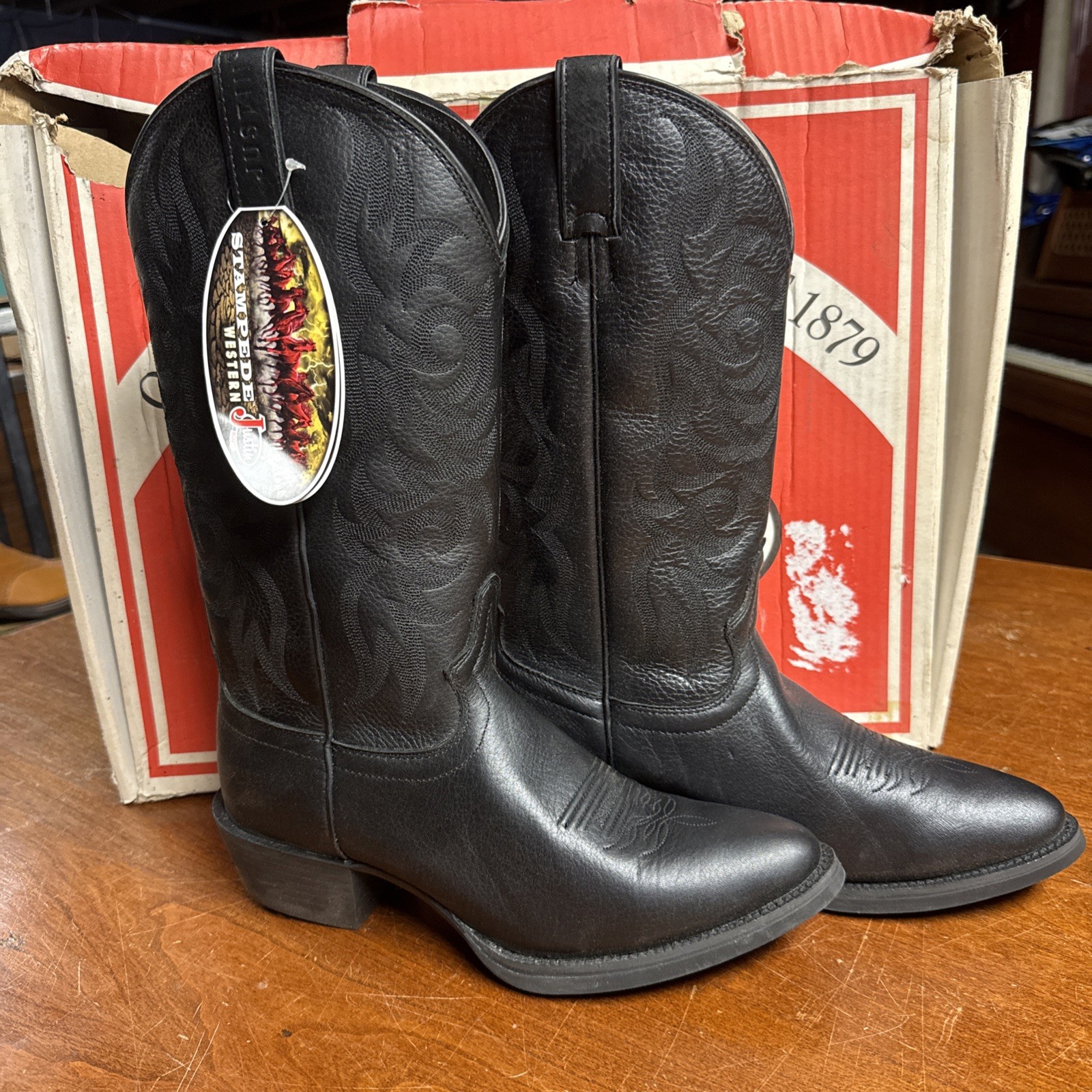 Justin Mens black Deercow leather vamp/top stampede western boot. NWT box