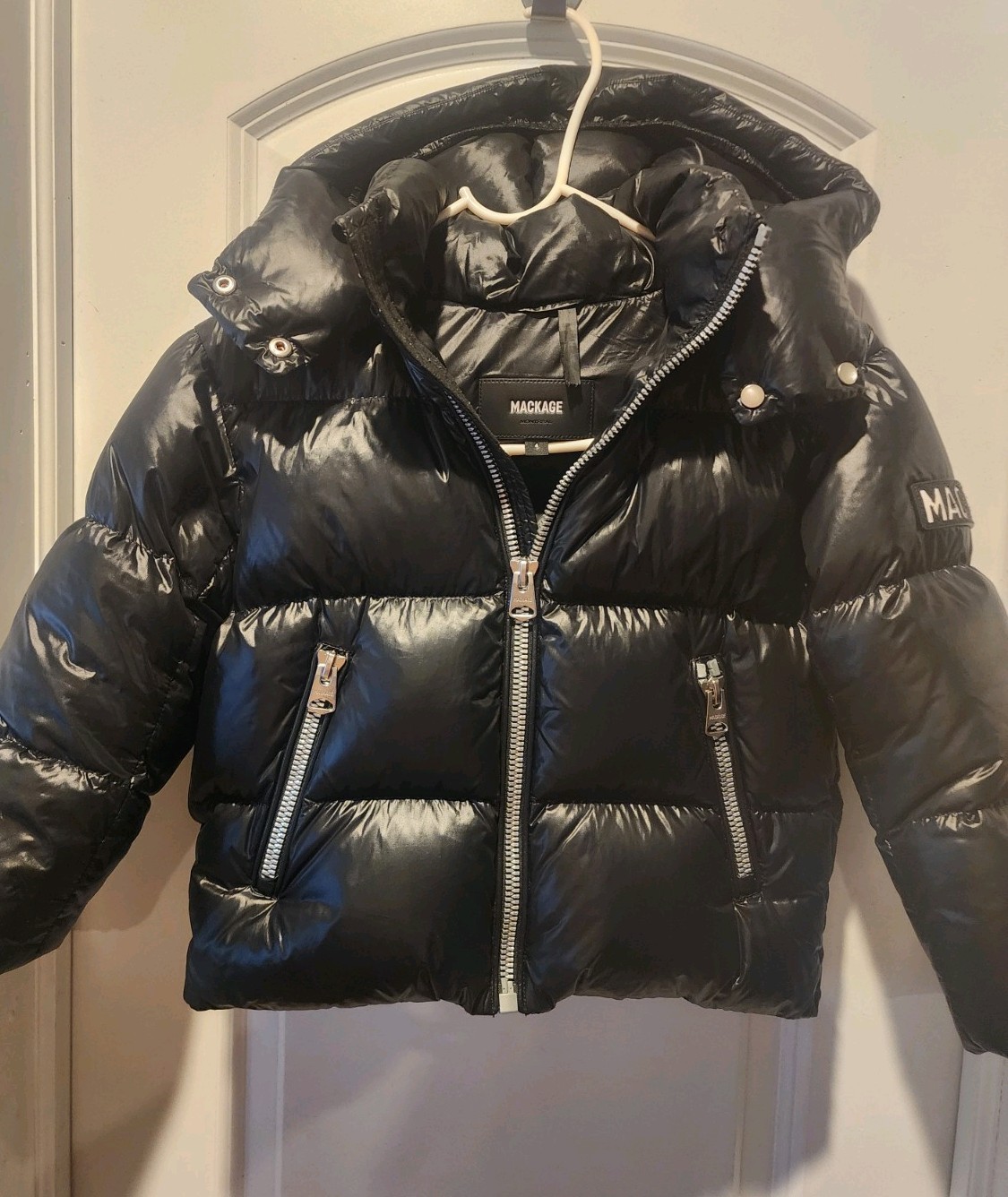 Retail $490.00 Mackage Unisex Jesse Down Coat size 4 color black