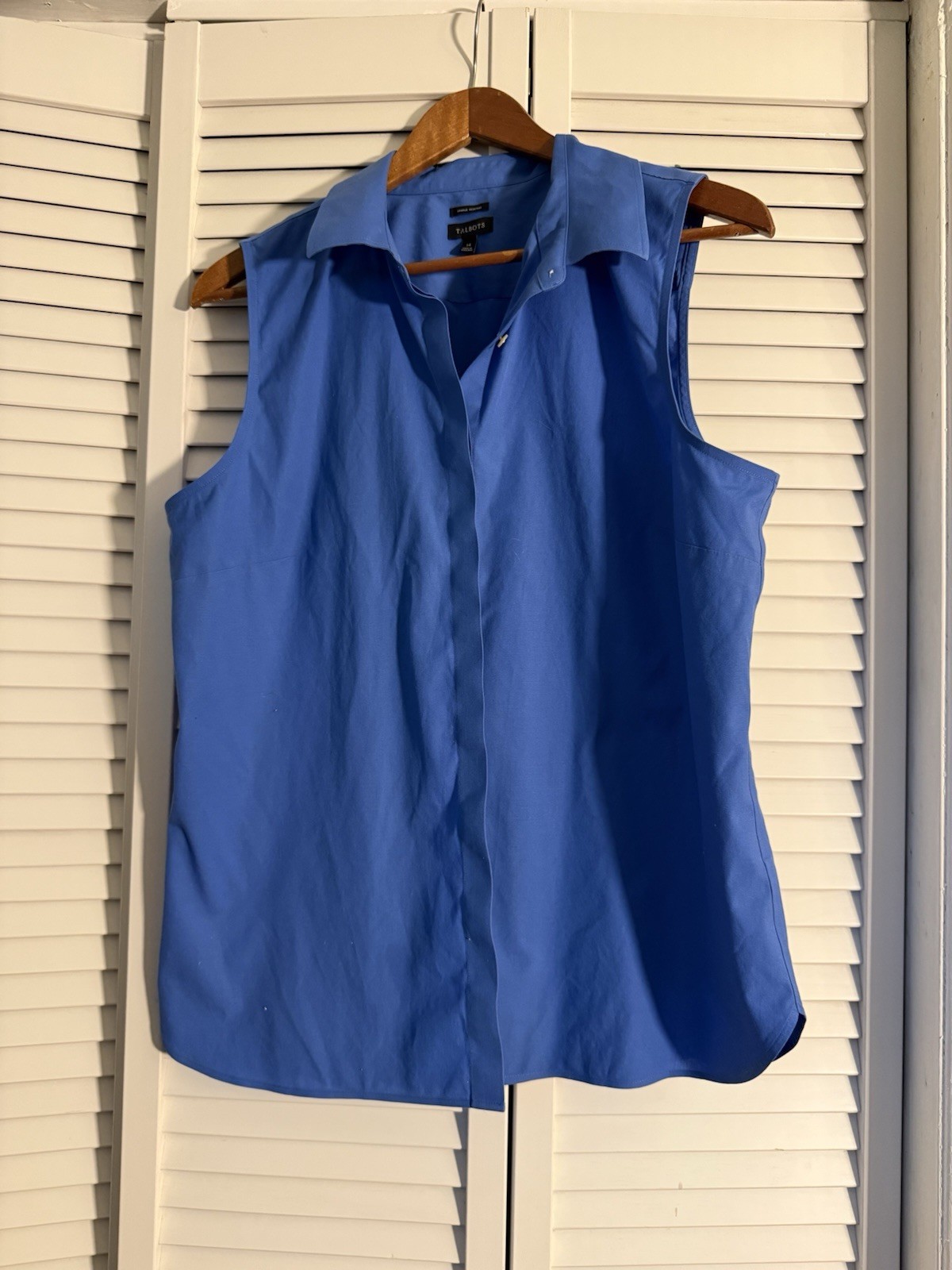 Talbots Wrinkle Resistant Sleeveless Shirt Womens 14 Blue Hidden Button Collar