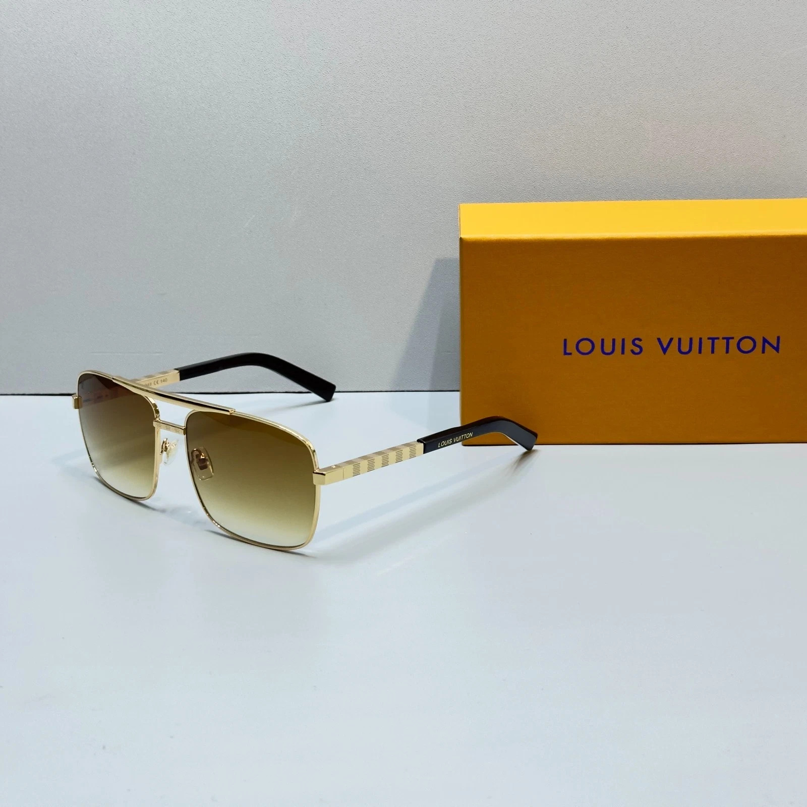 Louis Vuitton Z0259U Attitude Aviator Sunglasses Gold Brown Gradient New w/ Box