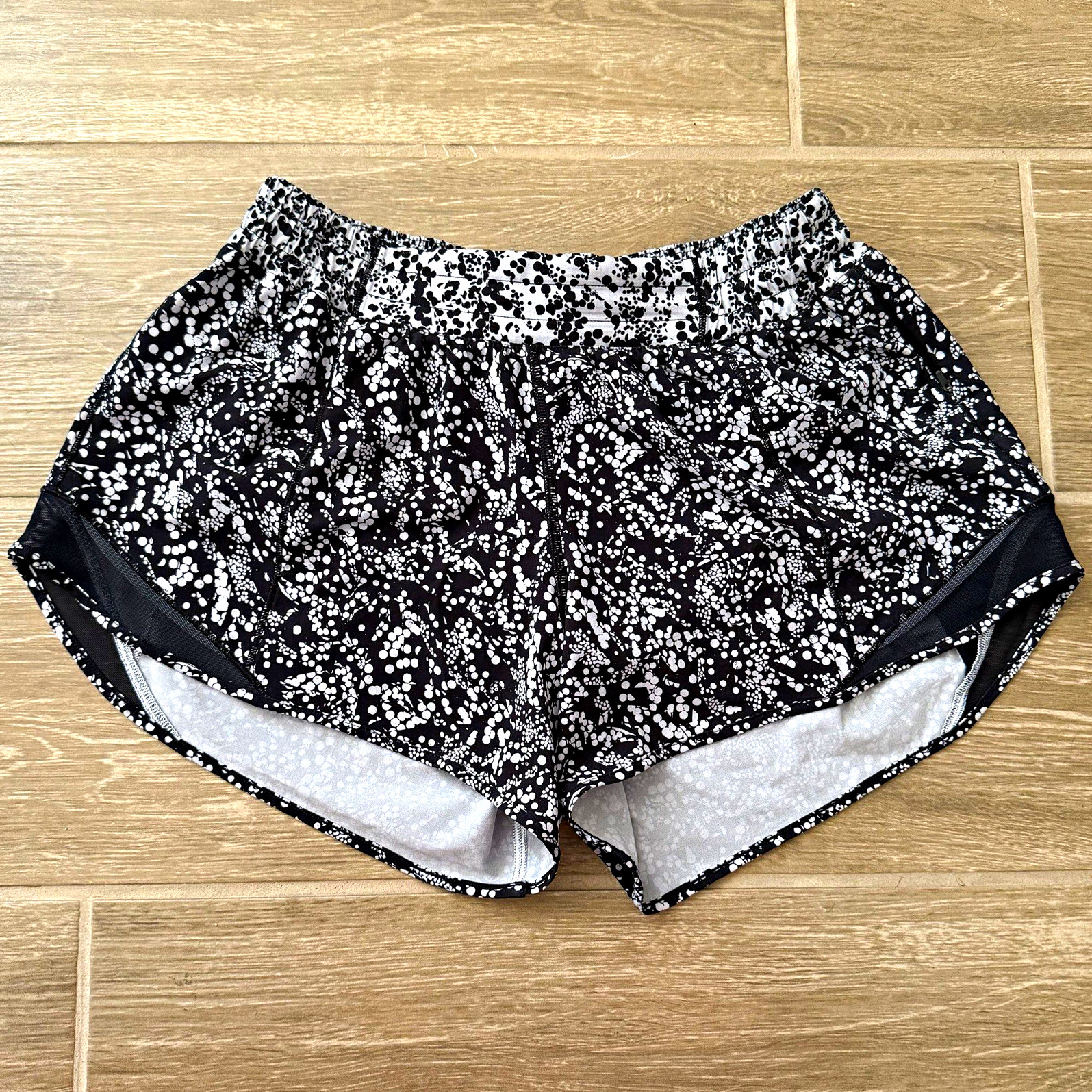 Lululemon Women\'s Athletic Shorts 10 Tall Abstract Print Lined Hotty Hot Shorts