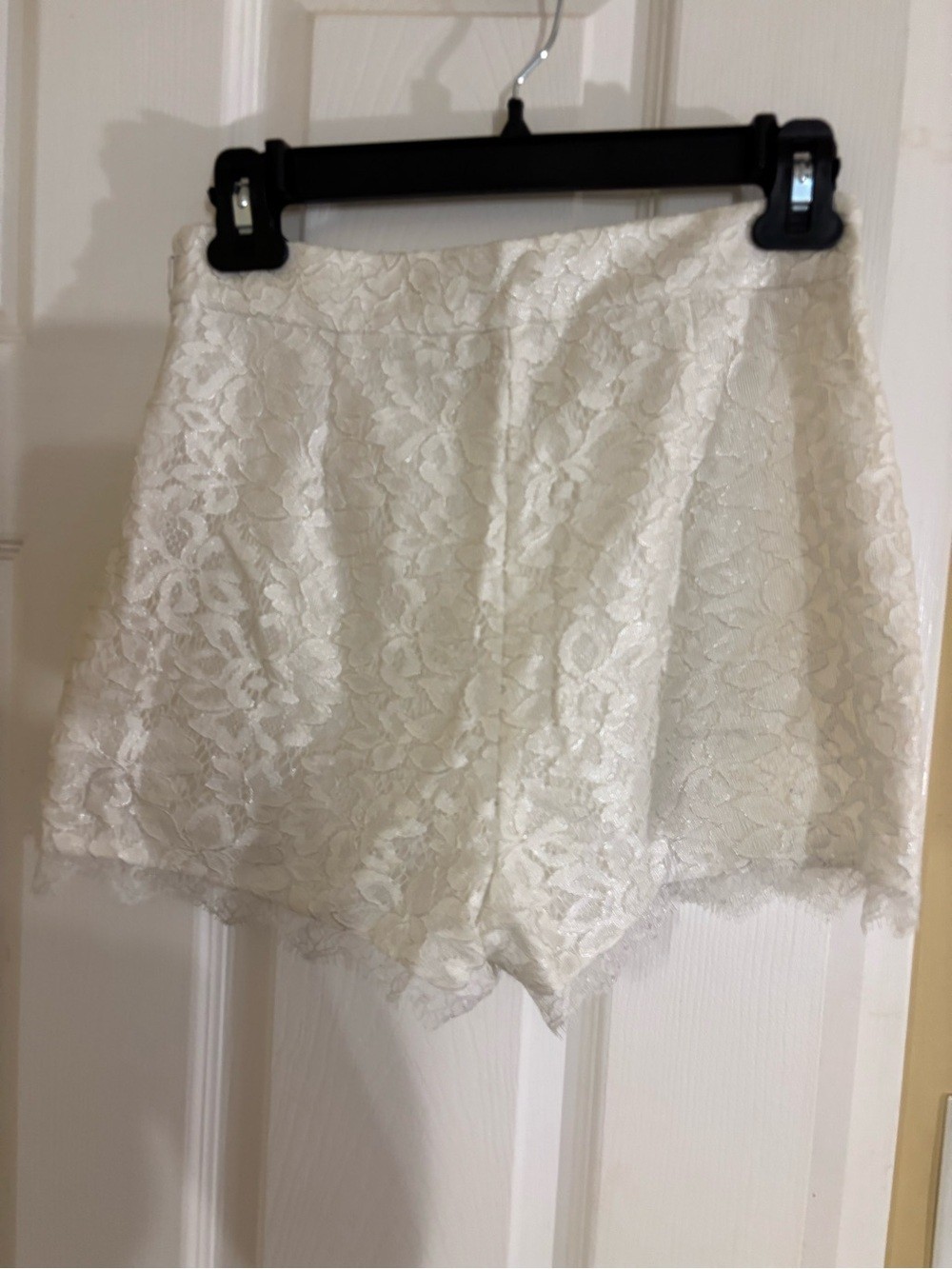 Diane Von Furstenberg Cream Lace Overlay Shorts Size 2