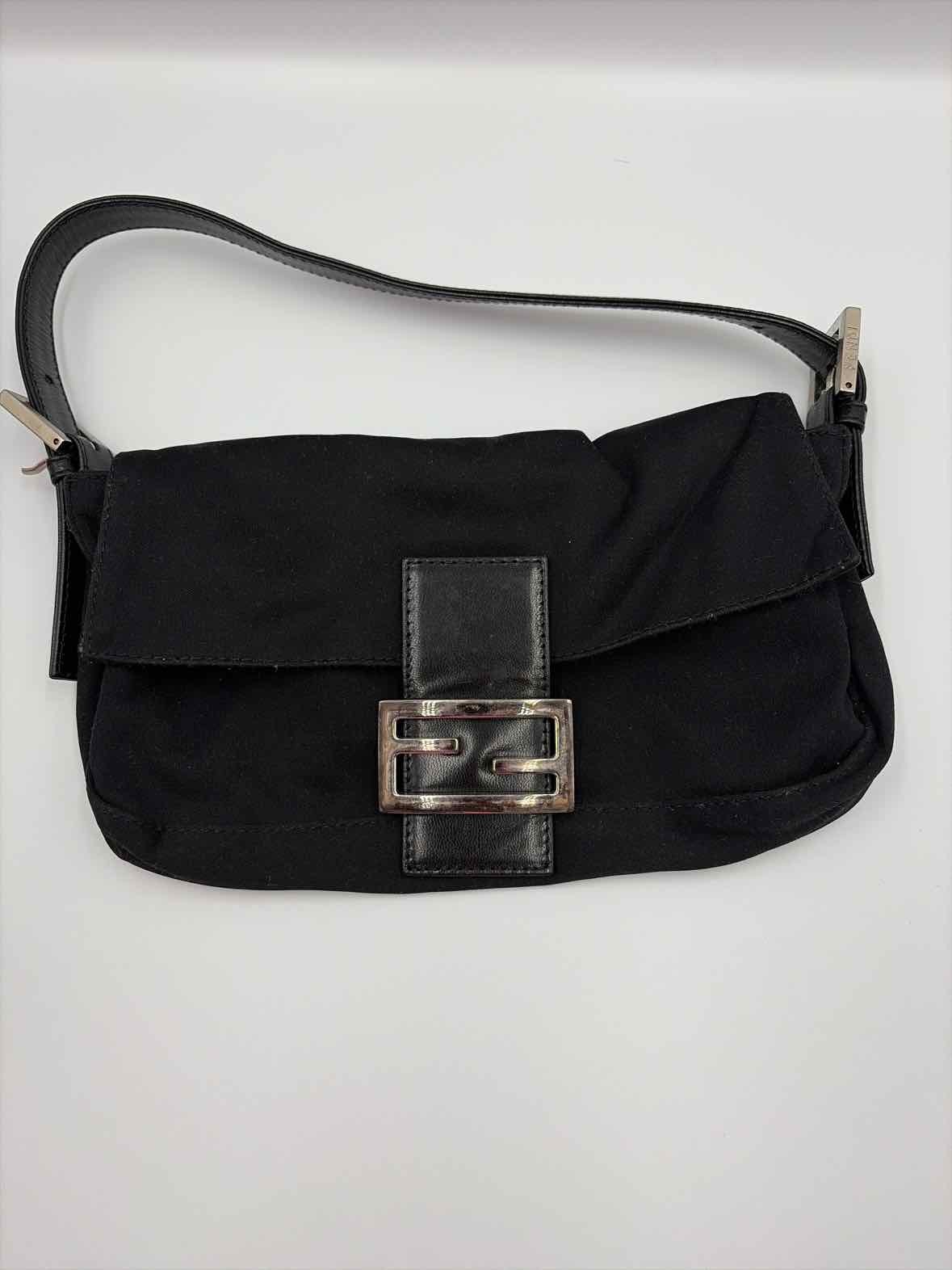 Pre-Owned Fendi Black Mamma Baguette Shoulder Bag