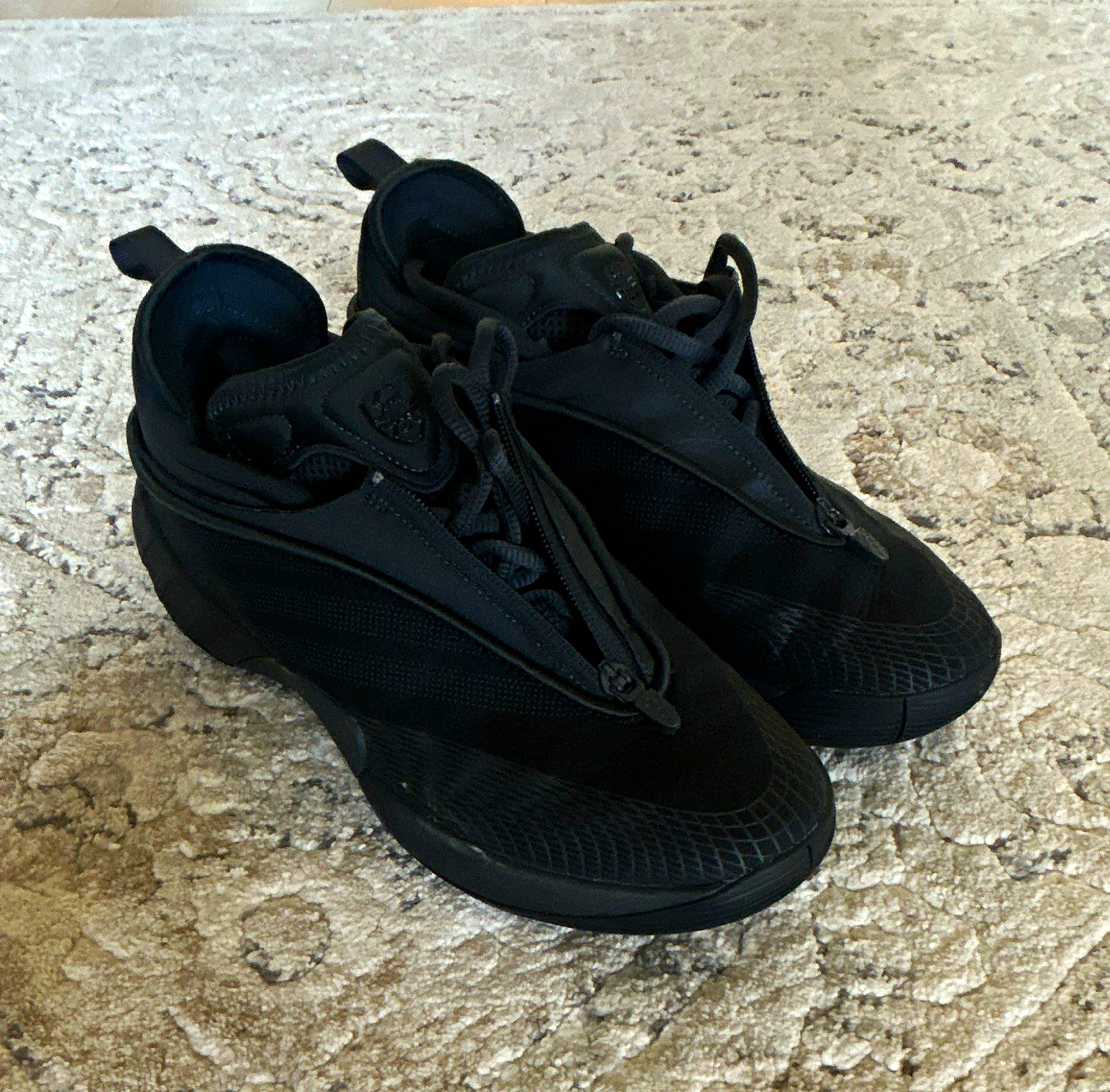 adidas D.O.N. Issue #8 Men’s Low Top Athletic Sneakers Lace-Up Black 10 M