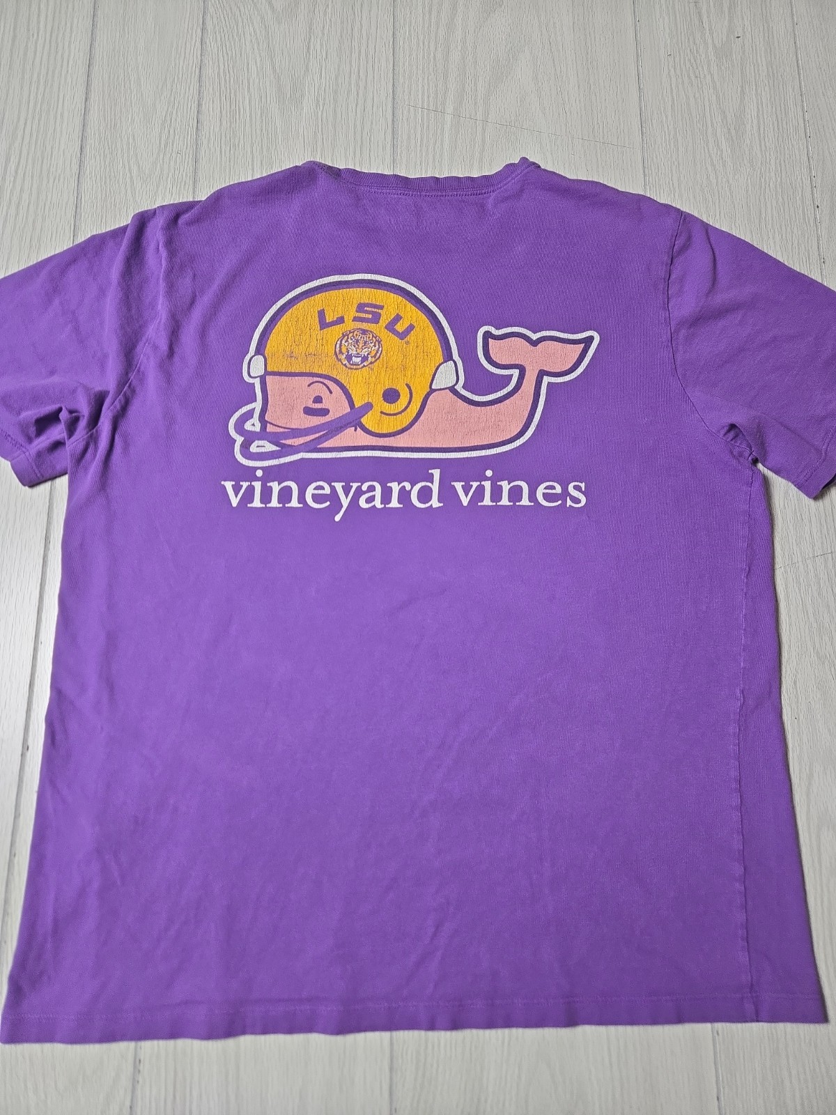 LSU Tigers Football Pocket T-Shirt Vineyard Vines Large Distressed Used *READ*