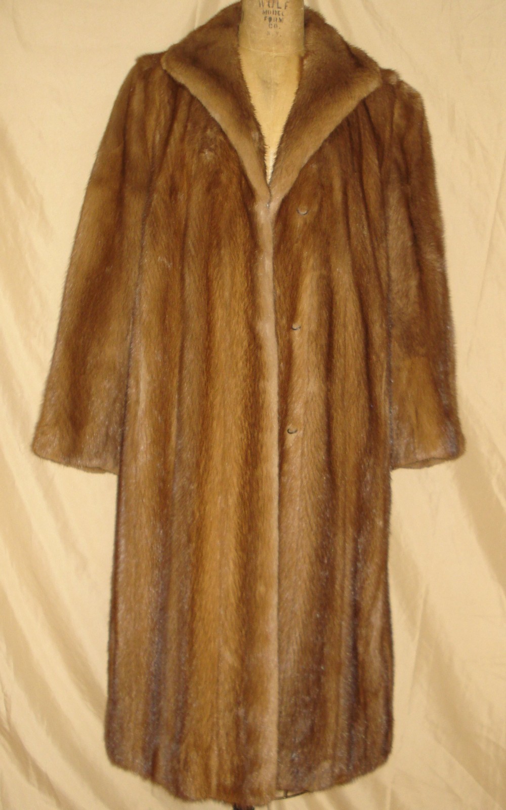 Beautiful Woman Mahogany Mink Fur Coat Size Large 10-12 