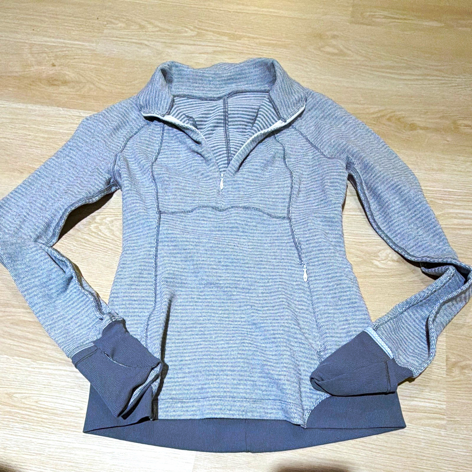 Lululemon women’s Gray Striped 1/4 Zip Mock Neck Stretch Knit Pullover size 6