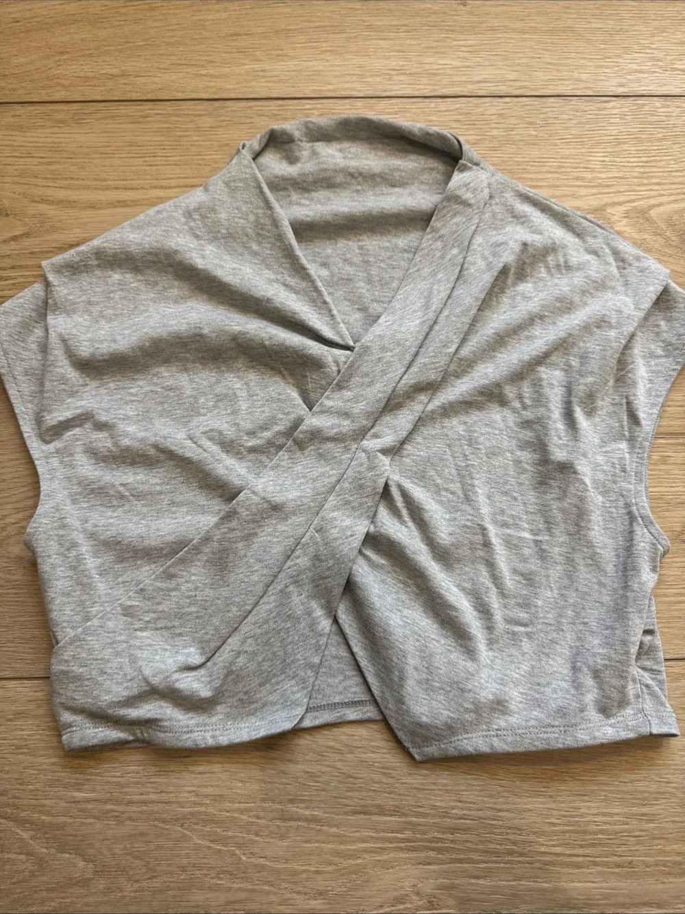 KBB by KAHLANA Women Cropped \'The Back Twist T-Shirt\' - Gray L NWT
