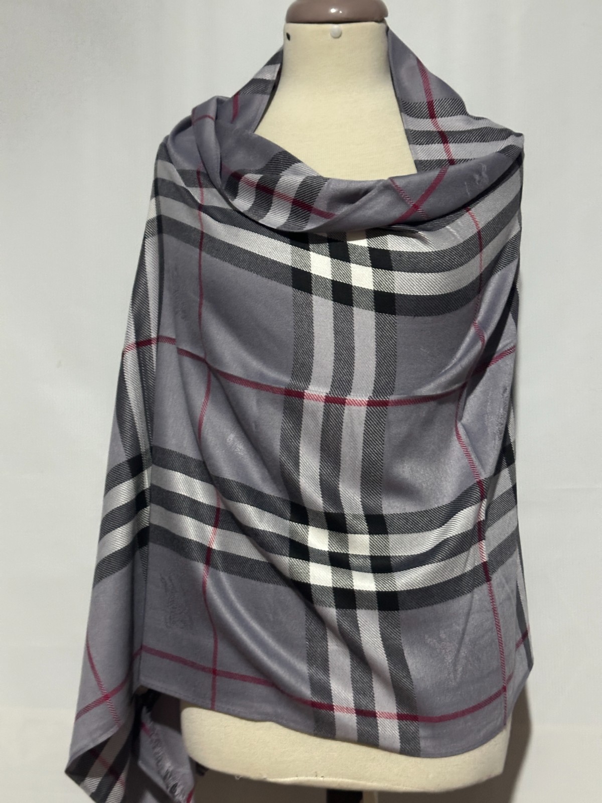 Authentic Burberry  Scarf Wrap Stole Shawl 65% Cashmere 35% Silk Grey Used