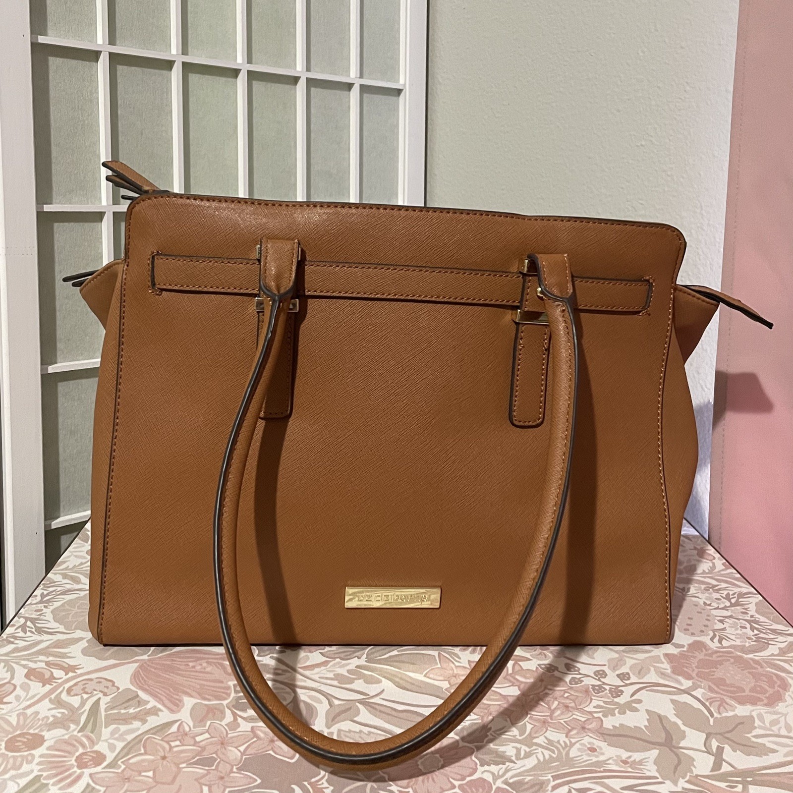 Liz Claiborne Women’s Shoulder/Handbag Multi-pocket Purse Polyvinyl Wheat