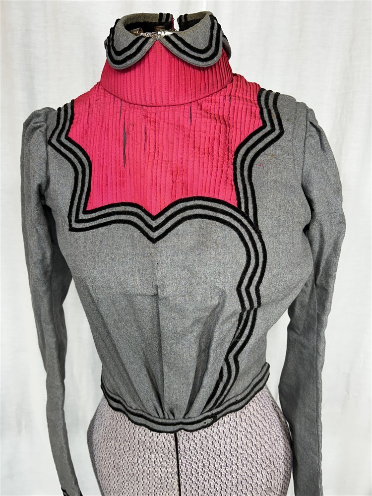 antique wool silk bodice, gray pink bust 32 Victorian unusual rare 1890 study