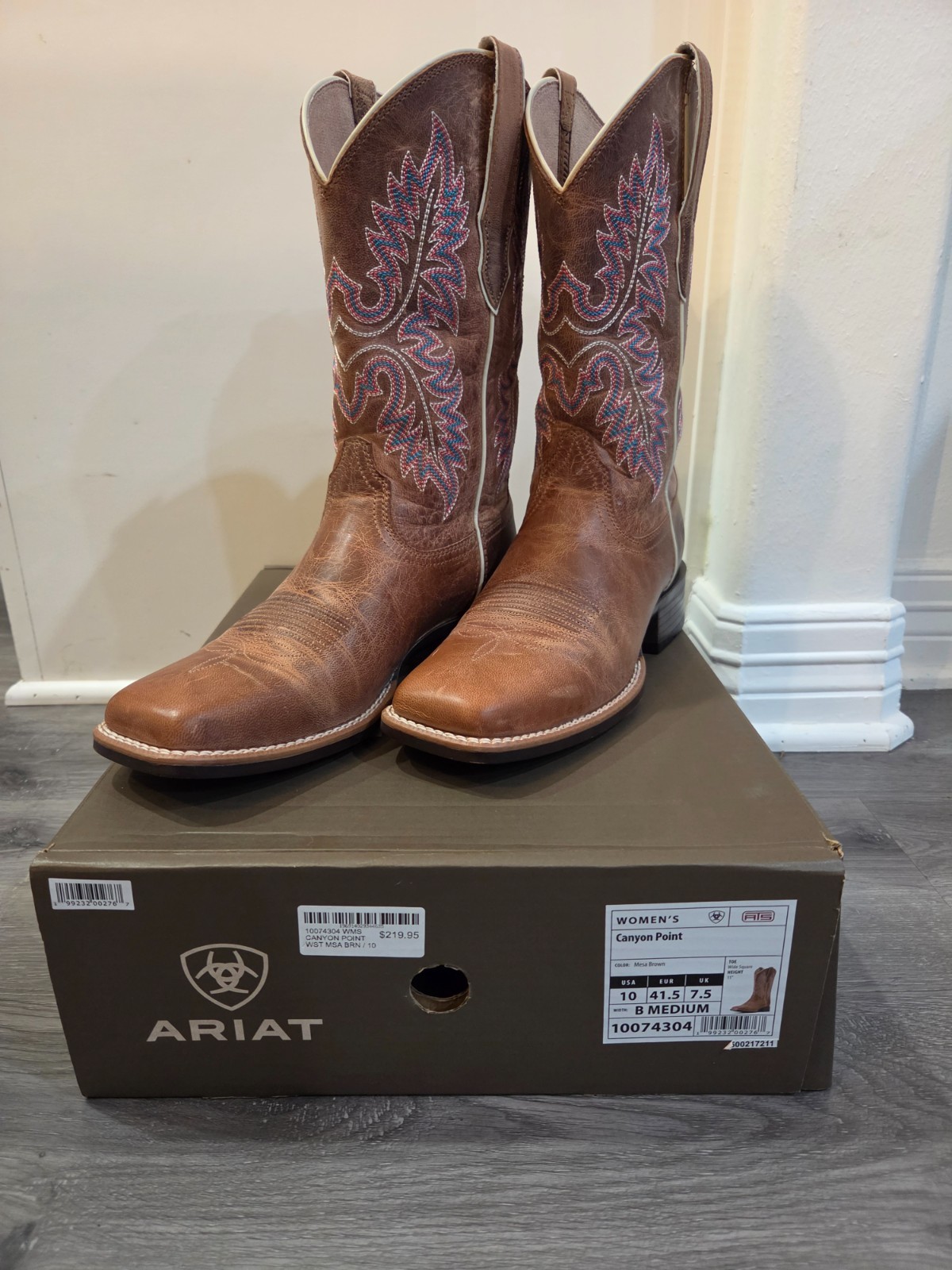 New Ariat square toe, light weight, rubber sole, mesa brown cowgirl boots, size