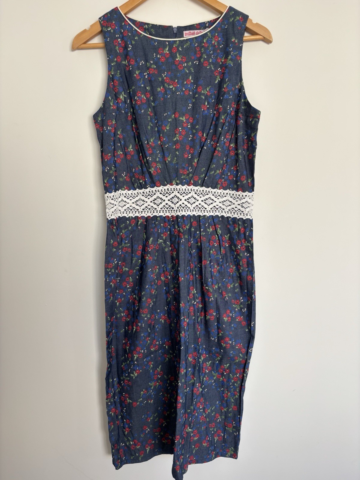 Trollied Dolly Size M Womens Caught in the Middle Floral Midi Pencil Dress