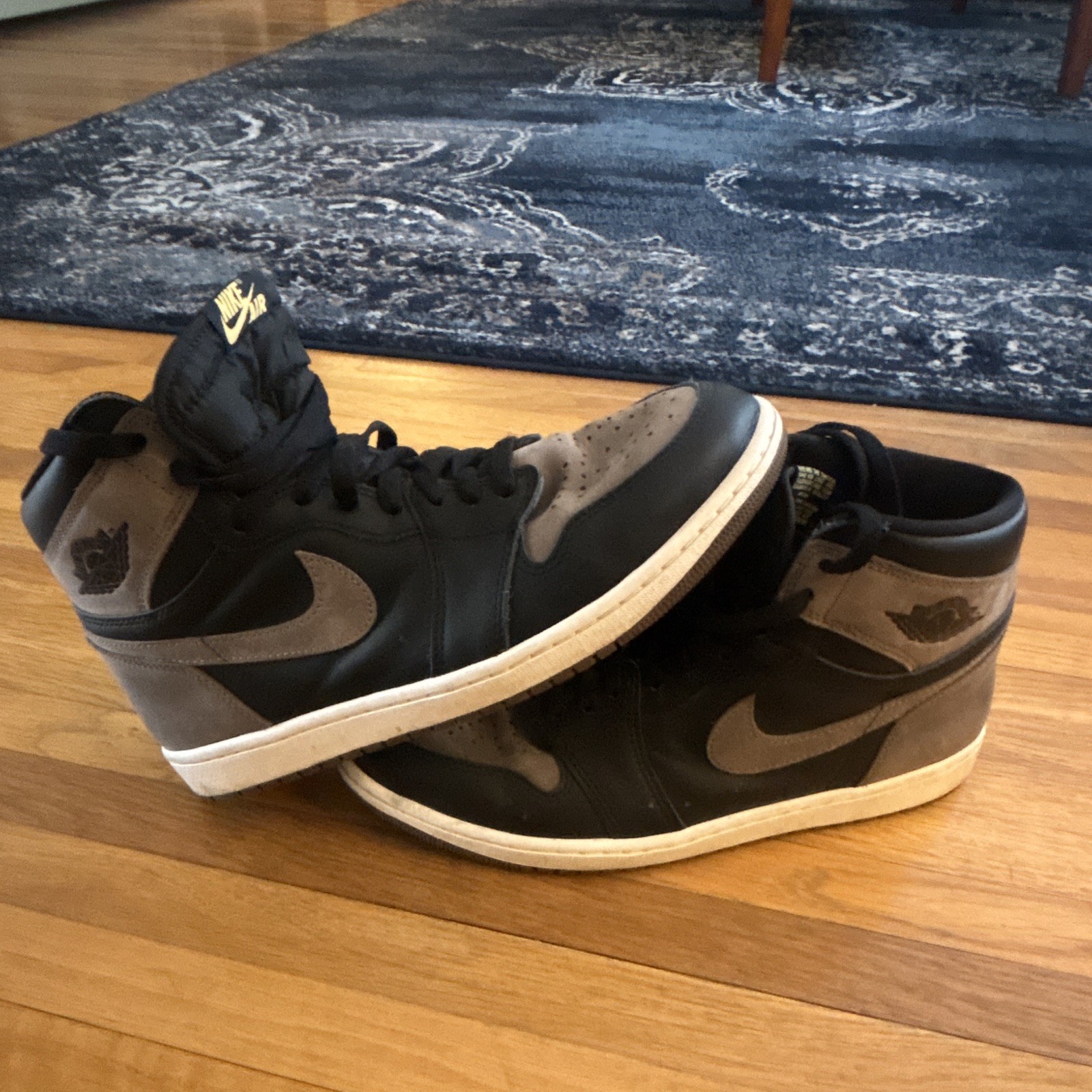 Nike Air Jordan 1 Men’s High Top Leather Lace Up Sneakers Black/Gray