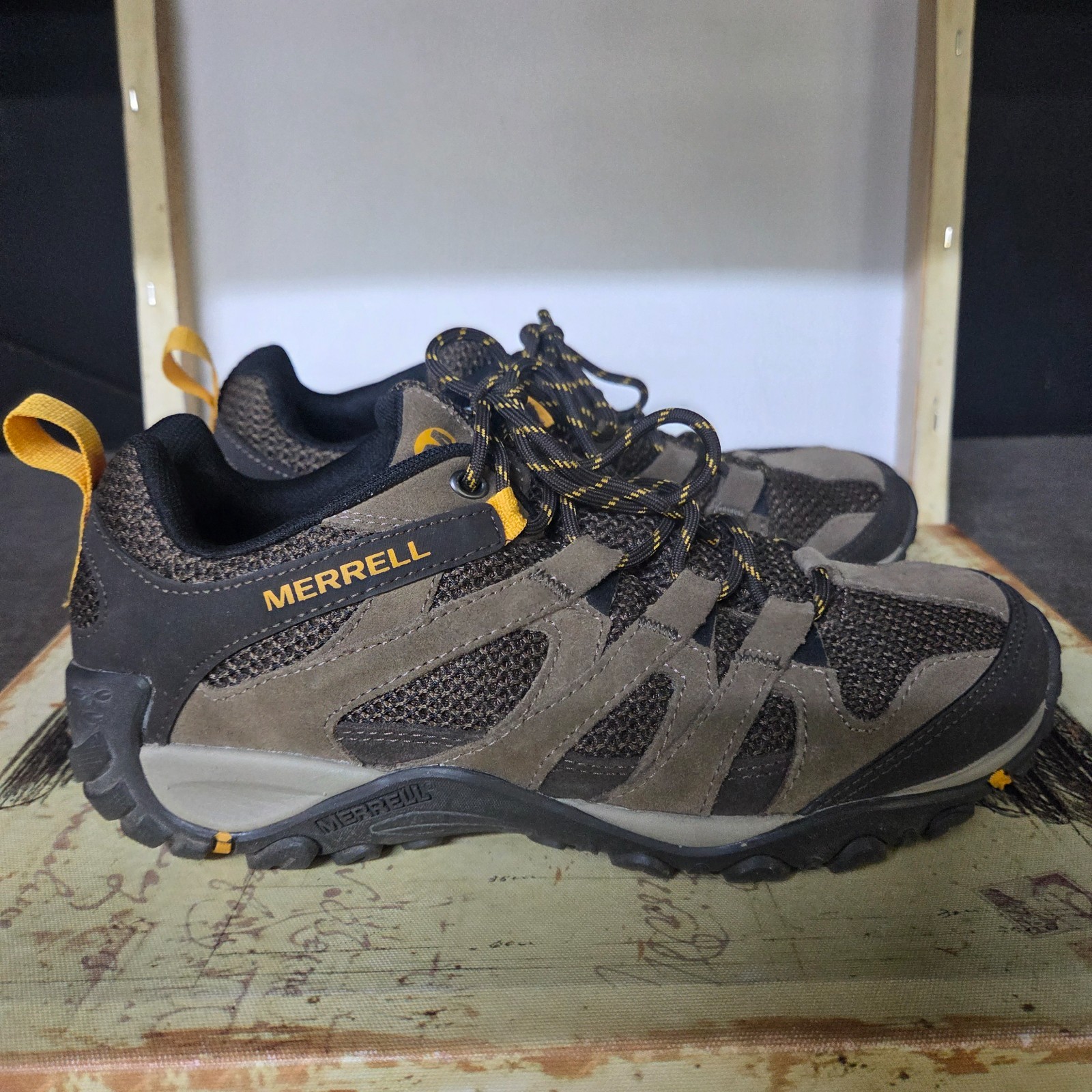 Size 8.5 Merrell Men\'s Alverstone Hiking Shoes Merrell Stone-Brown Sneakers