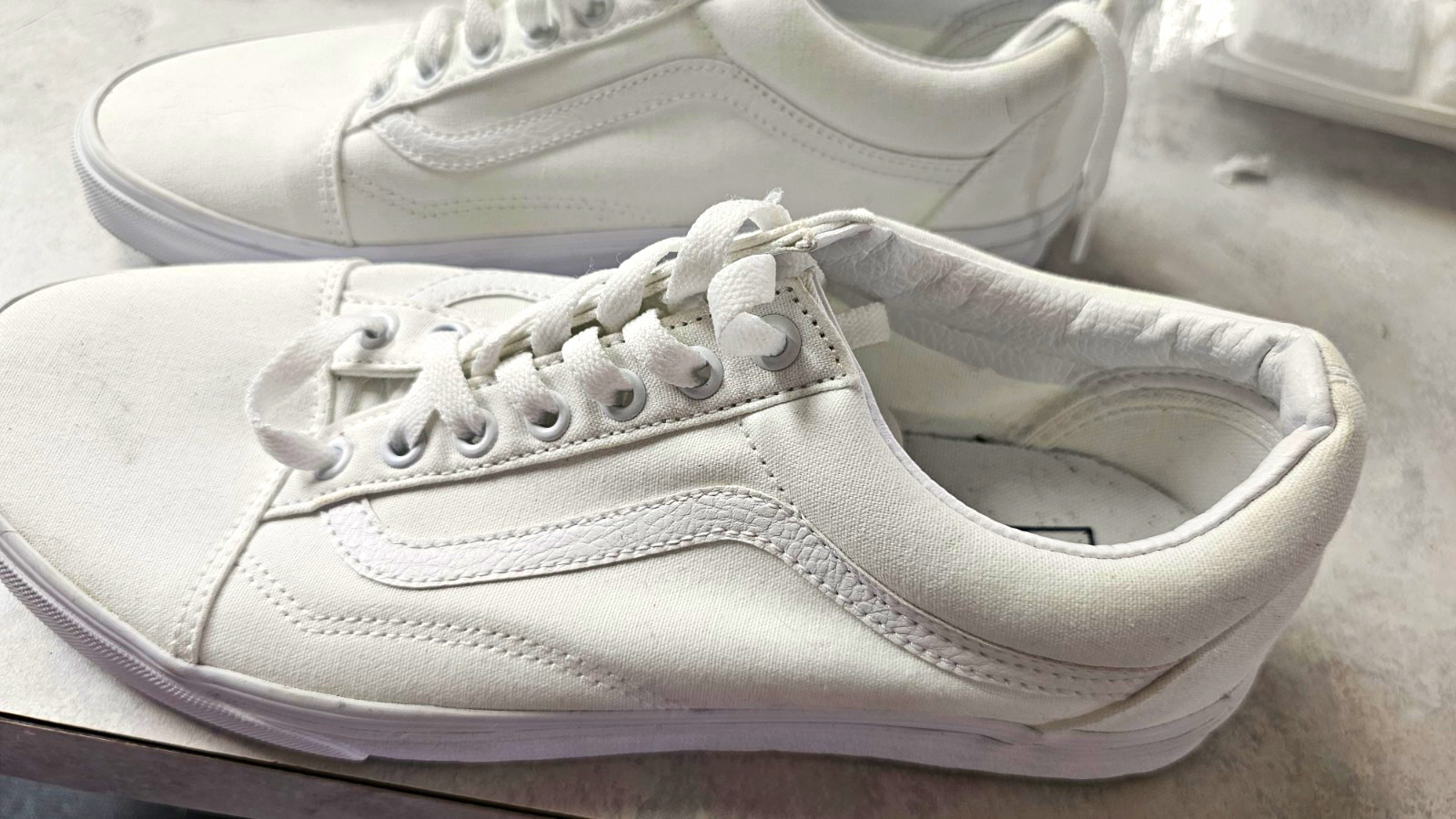 VANS Old Skool White Low Top Lace Up Sneakers, Solid, Rubber Outsole