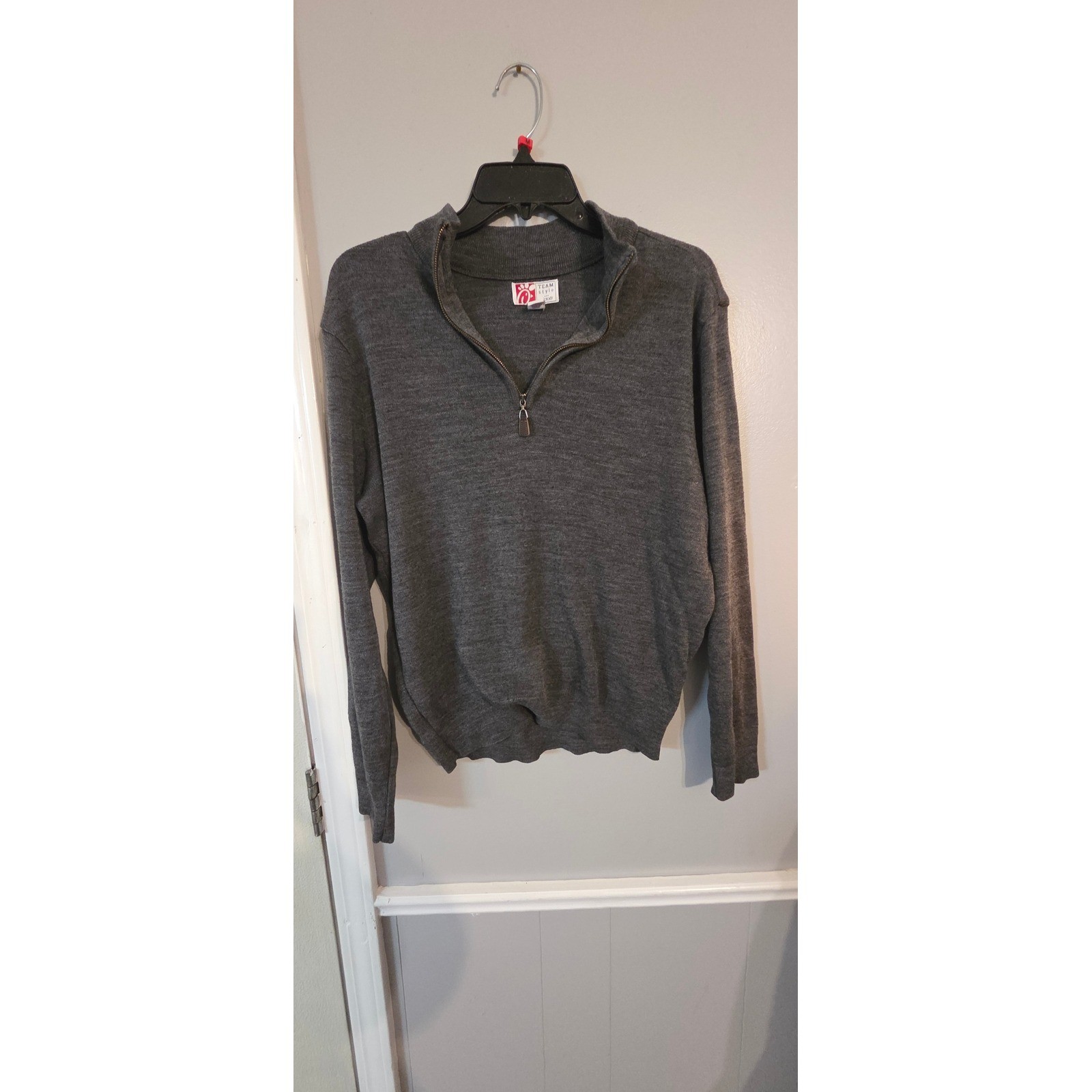 Chick-fil-A Team Style Quarter Zip Sweater Gray Oobe Unisex Medium Pullover