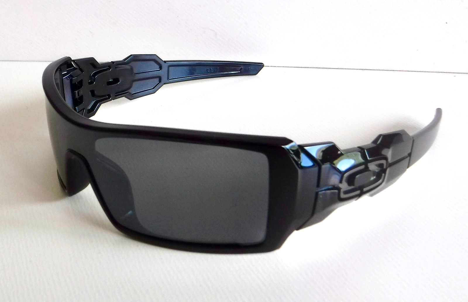 Oakley Oil Rig Sunglasses 26-203 Black Frames Polarized Black Iridium Lens