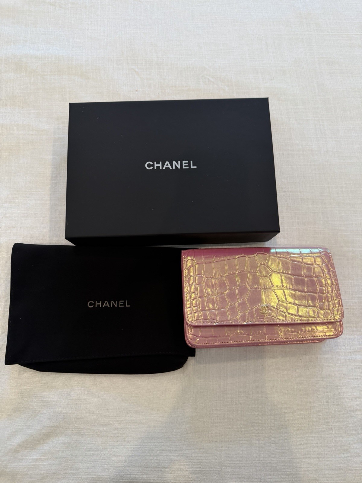 New 26K CHANEL Iridescent Pink Croc Embossed Wallet on Chain Handbag Purse WOC