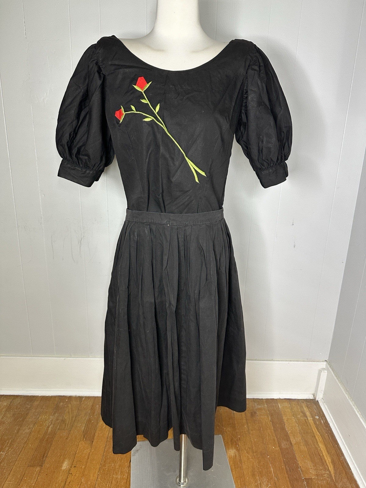 Vintage 50s Cotton Rose Embroidered Puff Sleeve Blouse And Skirt Rockabilly