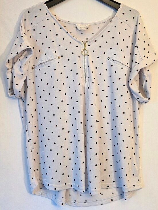 Polka Dot V-Neck Short Sleeve Top w/ Zip BW