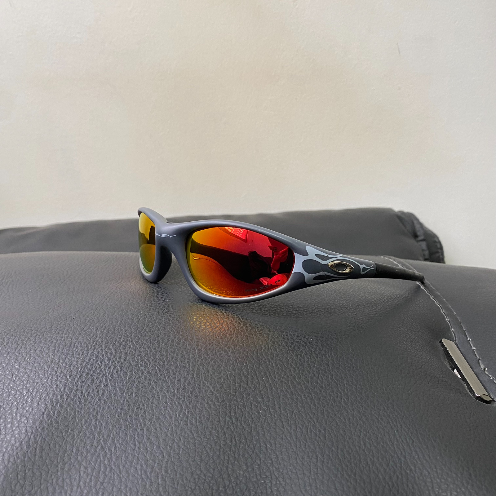 Vintage 90S Oakley Straight Jacket 99 Muzm Grey Frames Red Lenses Sports