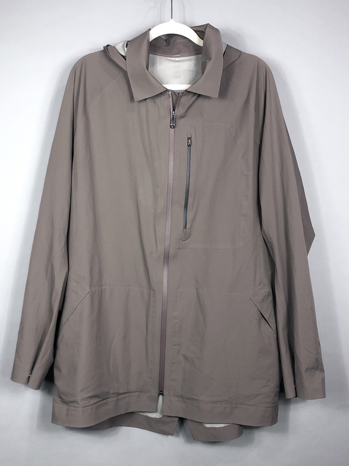 Lululemon City to Hike Mens Rain Coat XXL Full Zip Pockets Taupe Removable Hood