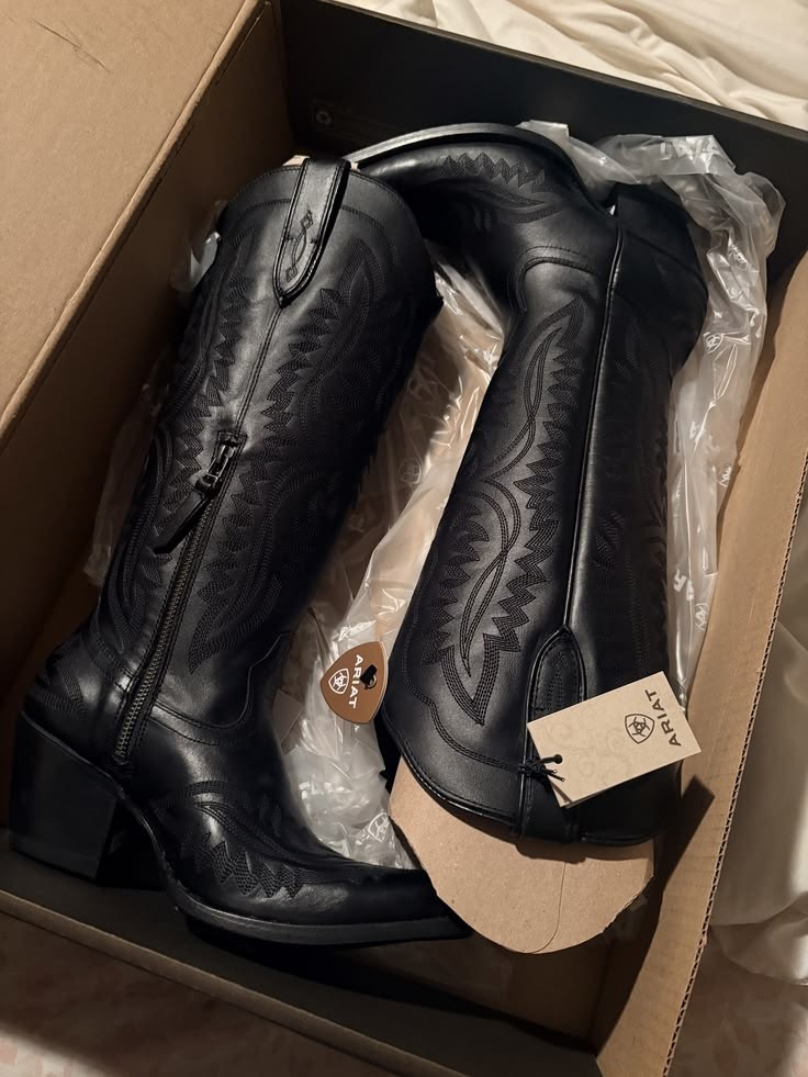 [SALE] Ariat Women`s Obsidian Casanova 16In Top Boot - NEW TAG