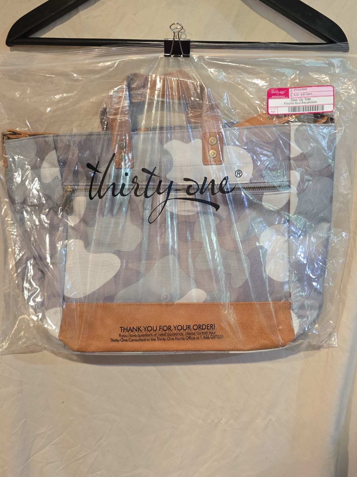 Thirty-one Step Up Tote in Soft Camo, New w/crossbody strap, Zipper Top