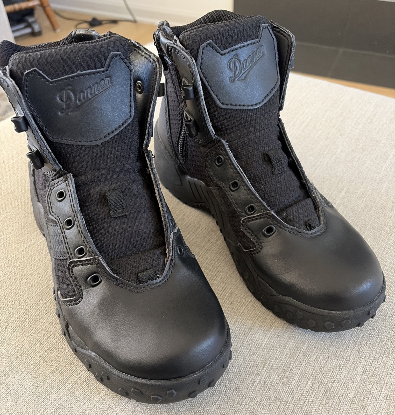 Men’s Size 7.5D Scorch Side Zip 6” Black Hot Danner Tactical Boots