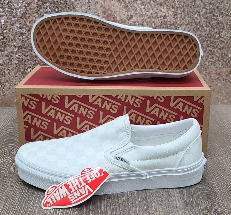 Vans VN000EYE Classic Slip On White Checkered Shoes Mens SZ 6, Ladies SZ 7.5